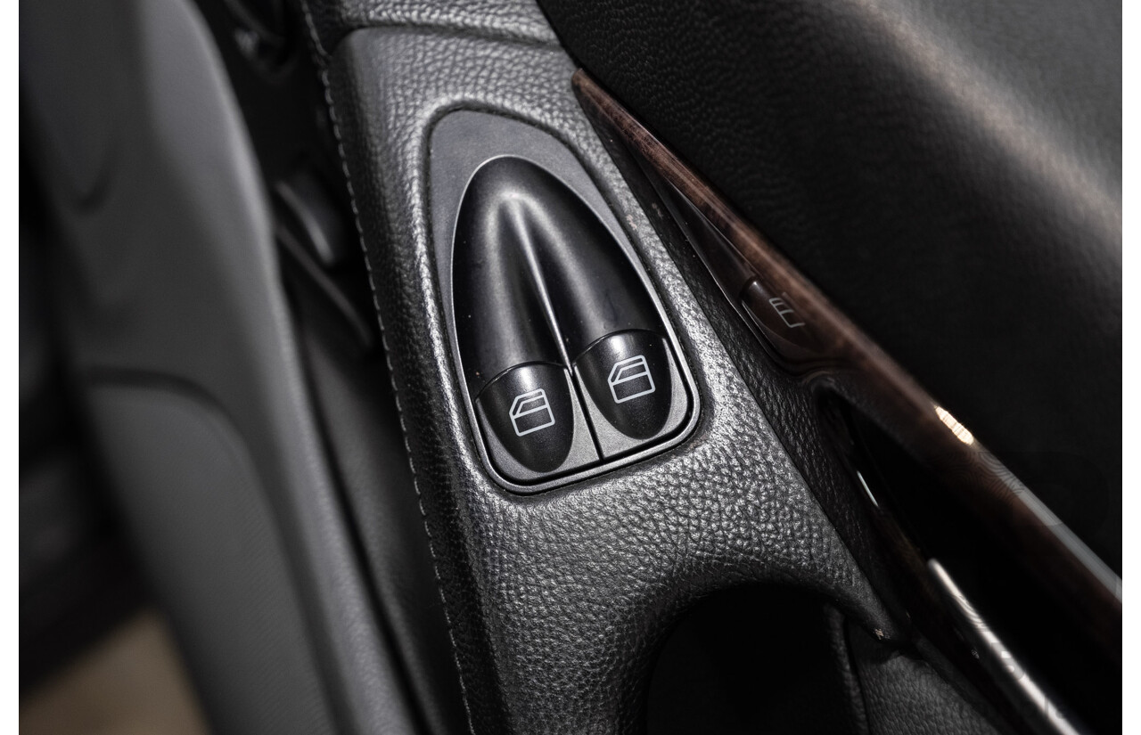 09/2005 Mercedes-Benz SL350 (RWD) R230 2D Convertible Obsidian Black Metallic V6 3.7L