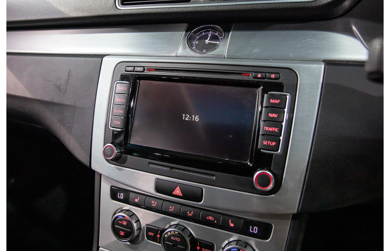 4/2014 Volkswagen Passat 130 TDI Highline 3C MY14 4d Wagon Deep Black Pearl Turbo Diesel 2.0L