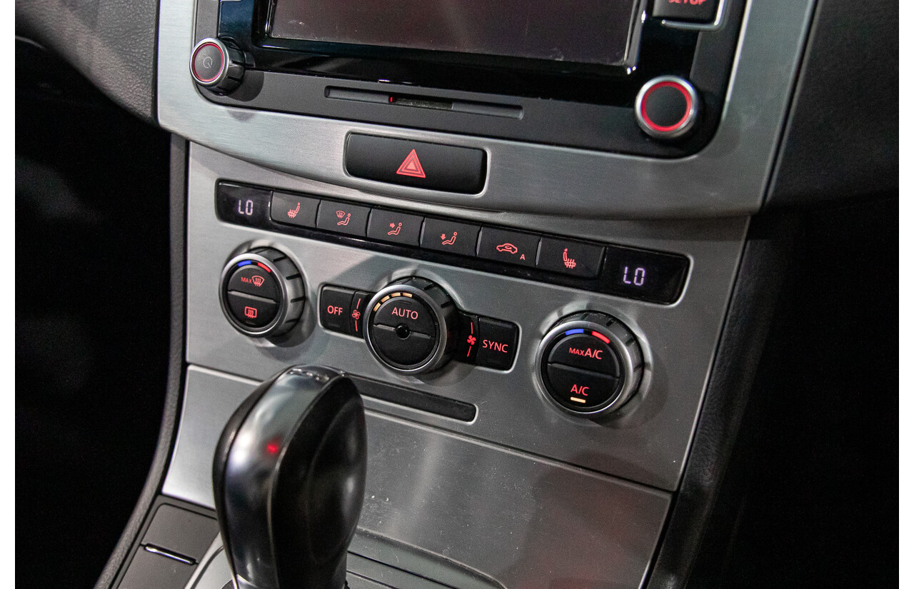 4/2014 Volkswagen Passat 130 TDI Highline 3C MY14 4d Wagon Deep Black Pearl Turbo Diesel 2.0L