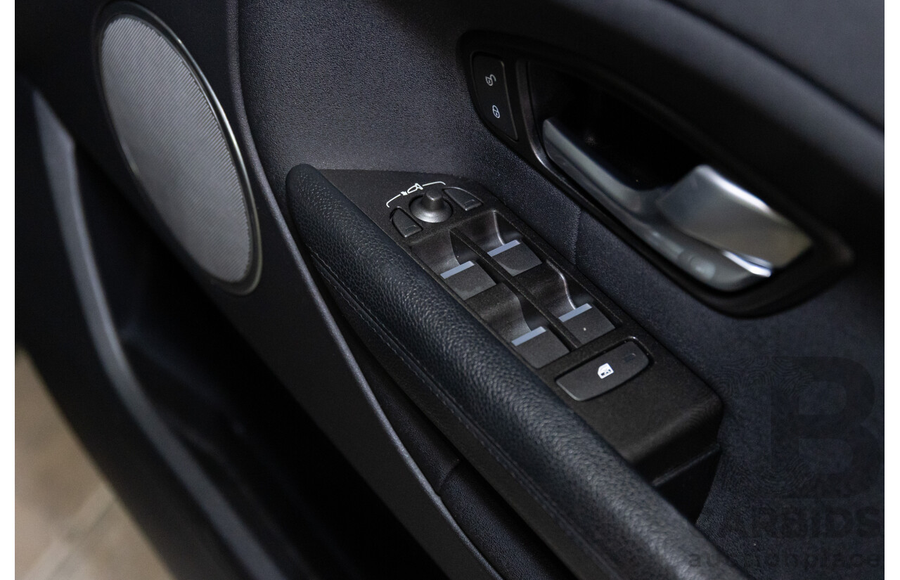 07/2017 Range Rover Evoque Td4 150 SE (AWD) LV MY17 5d Wagon Santorini Black Metallic Turbo Diesel 2.0L