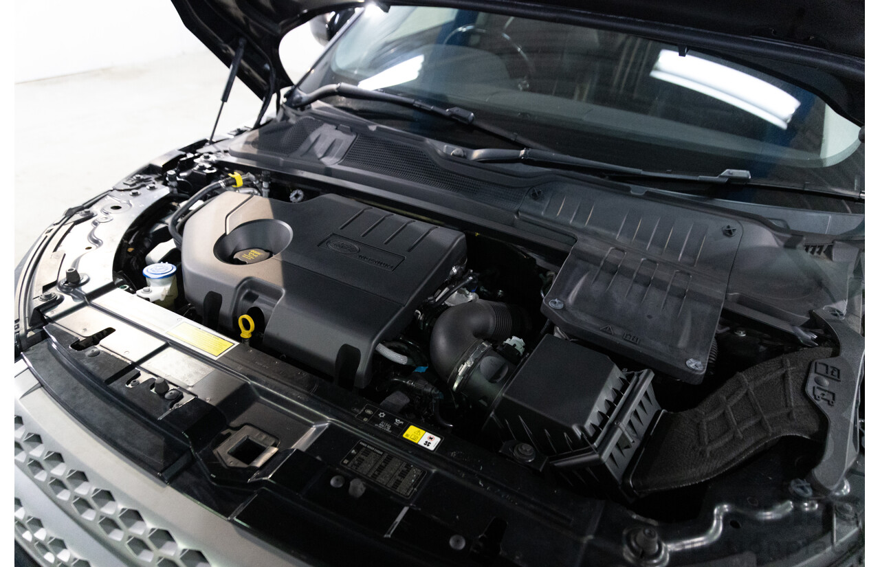 07/2017 Range Rover Evoque Td4 150 SE (AWD) LV MY17 5d Wagon Santorini Black Metallic Turbo Diesel 2.0L