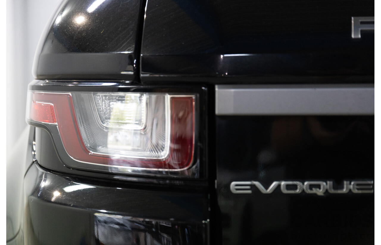 07/2017 Range Rover Evoque Td4 150 SE (AWD) LV MY17 5d Wagon Santorini Black Metallic Turbo Diesel 2.0L