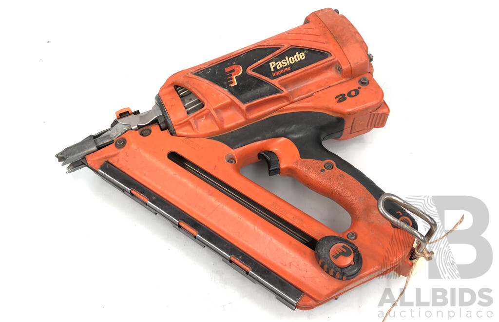 Paslode Impulse Li-Ion + Fuel 30° Cordless Nailer