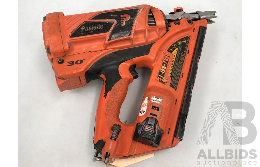 Paslode Impulse Li-Ion + Fuel 30° Cordless Nailer
