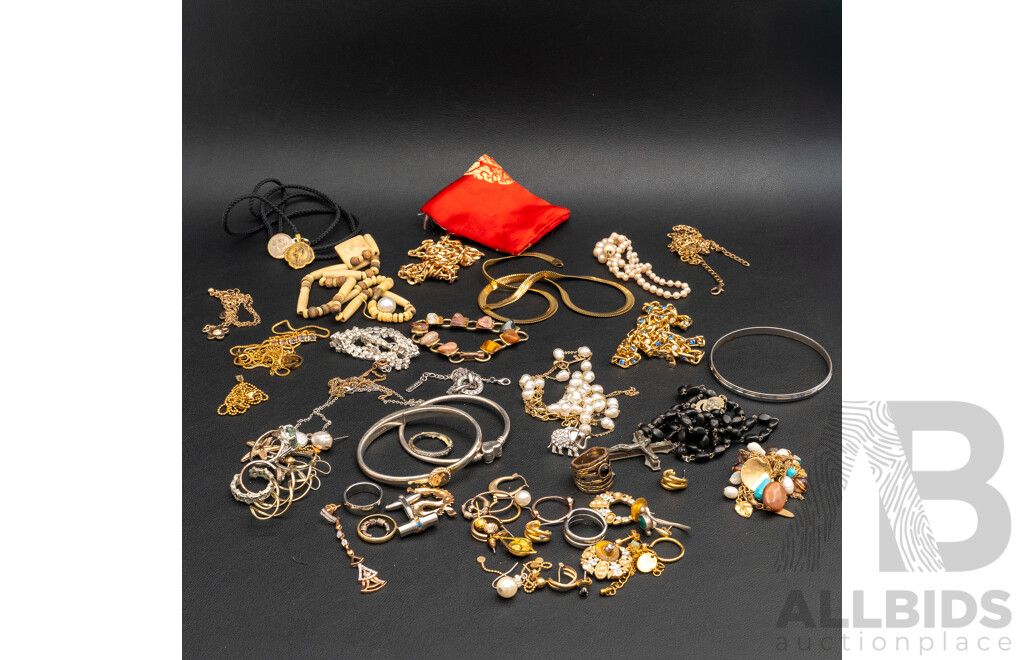 Large Collection of Assorted Jewellery