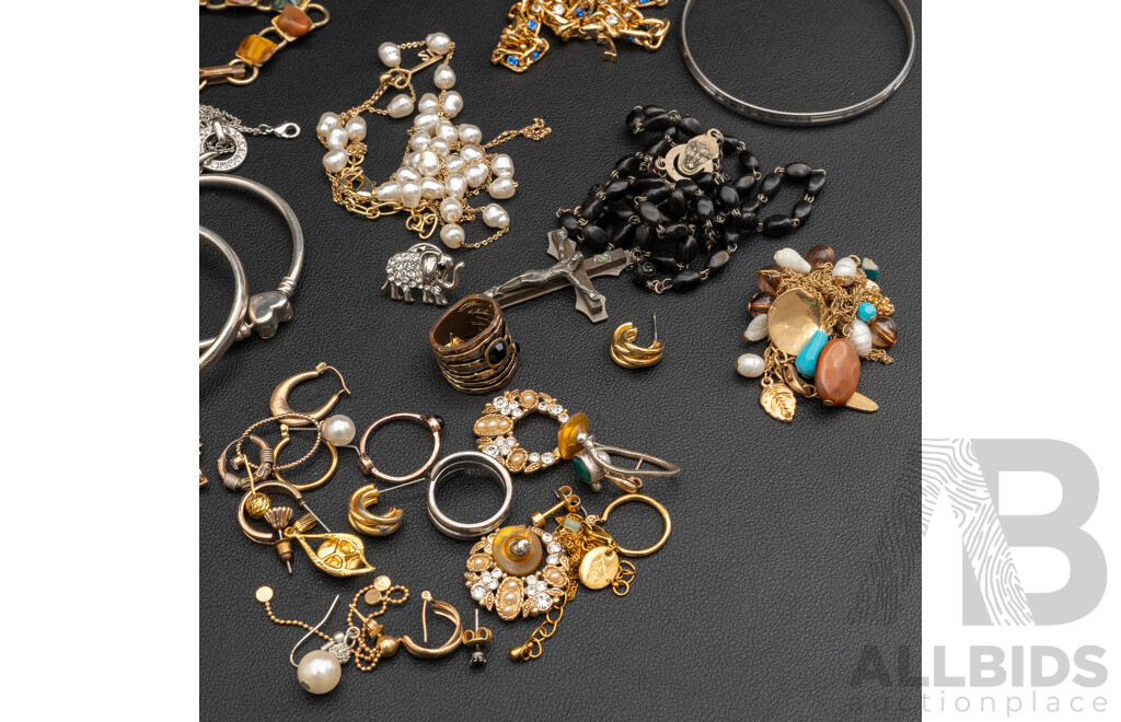 Large Collection of Assorted Jewellery