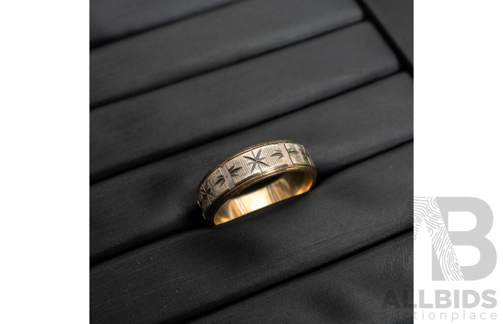 9ct Gold SIFFARI Two-Tone Engraved Band Ring, Marked 9ct