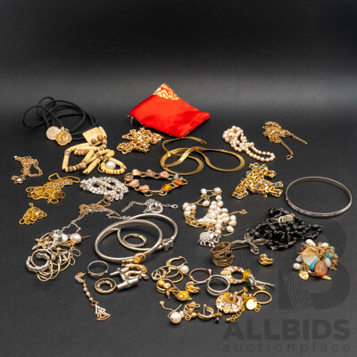 Large Collection of Assorted Jewellery