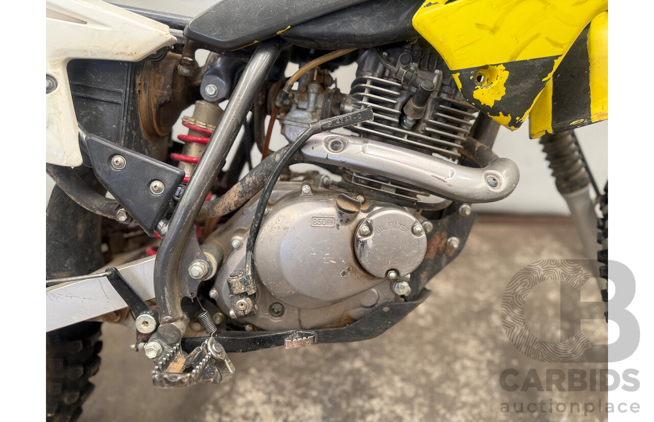 Circa 2019 Suzuki DRZ 125L Motorcycle - 4 Stroke Cycle