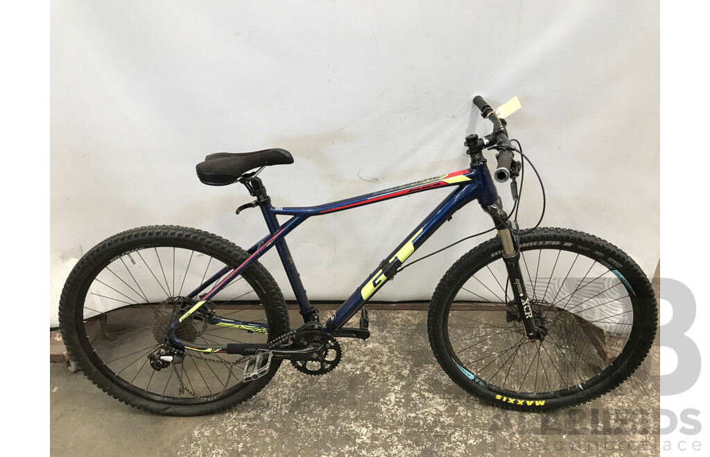 GT Avalanche 9 Speed Mountain Bike