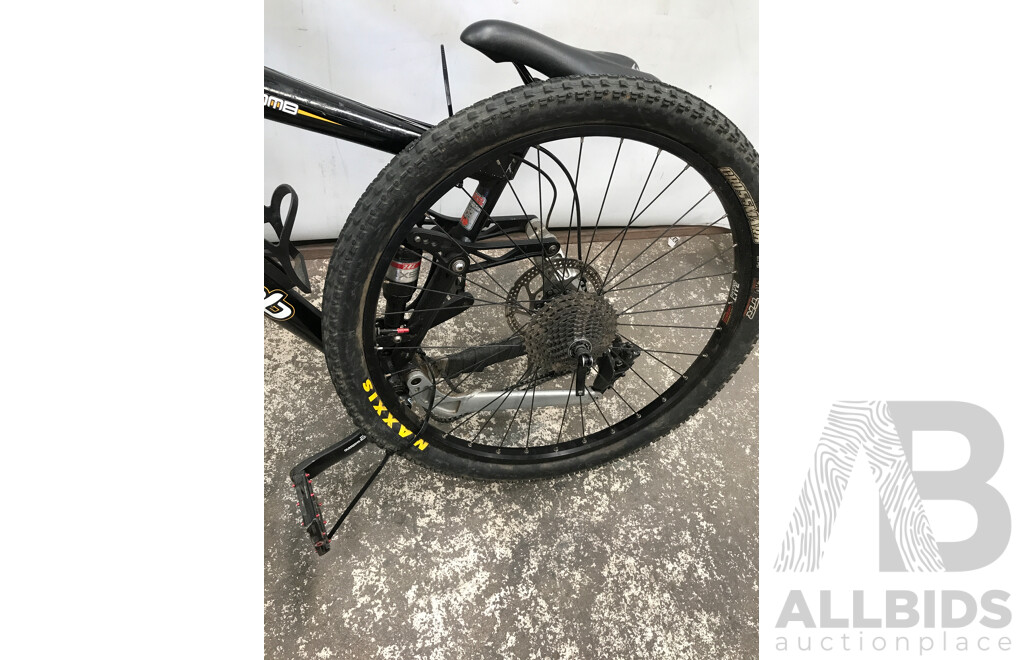 Da Bomb Cherry Bomb Hybrid Bike