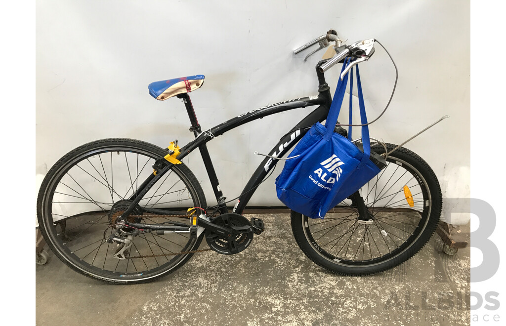 Fuji Crosstown 8 Speed Hybrid Bike