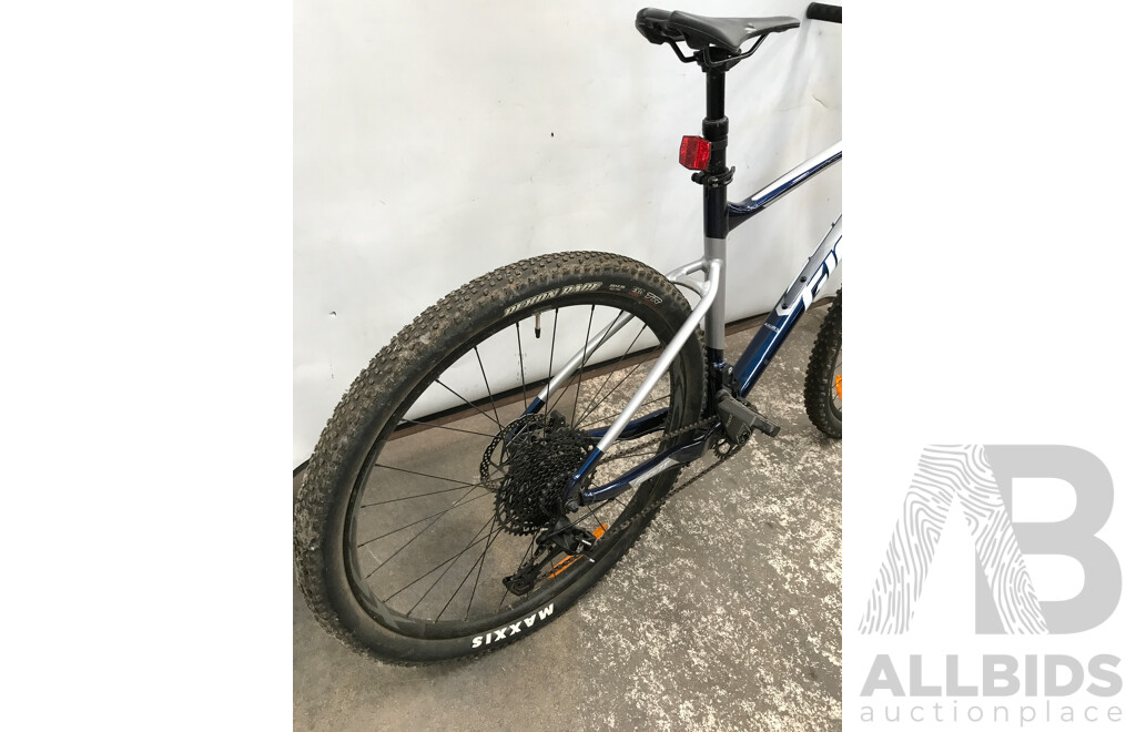 Giant Fathom 18 Speed Mountain Bike