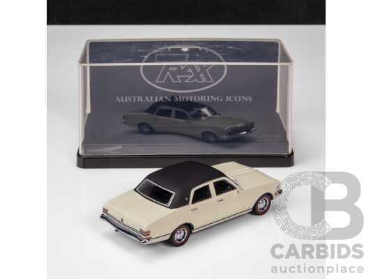 TRAX 1969 Holden HT Premier Sedan Kashmir White TR82B 1:43 Scale Model Car