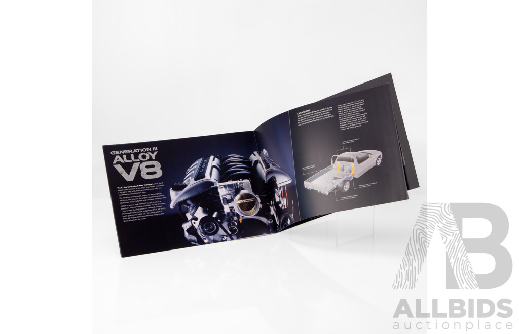 Genuine 2005 Holden VZ Crewman Cross 6 & 8 6-Page Sales Folder