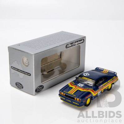 TRAX 1976 Ford XC Falcon Hardtop Coupe Carter / Lawrence Bathurst Racing Series TR10D 1:43 Scale Model Car