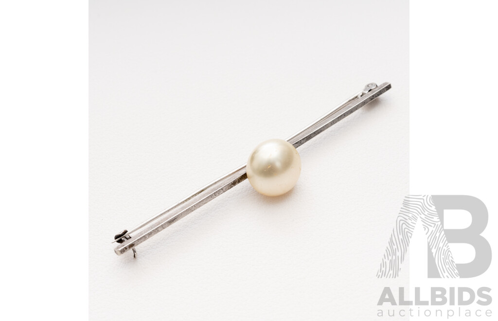 Antique Hardy Bros Ltd 9ct White Gold Bar Brooch with Button Pearl, 68mm - 4.55 Grams