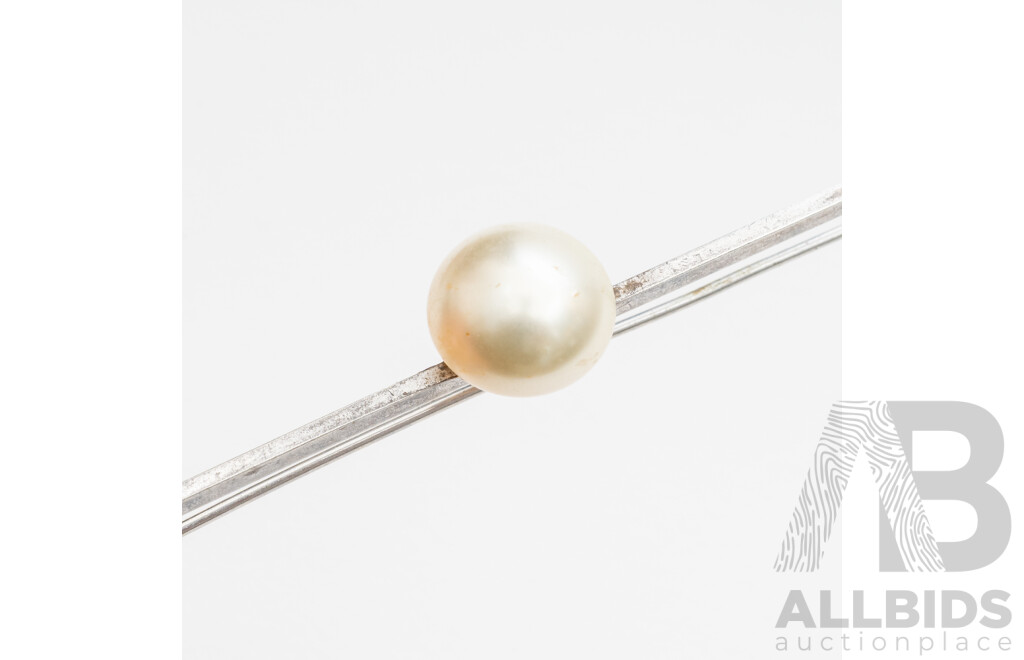 Antique Hardy Bros Ltd 9ct White Gold Bar Brooch with Button Pearl, 68mm - 4.55 Grams