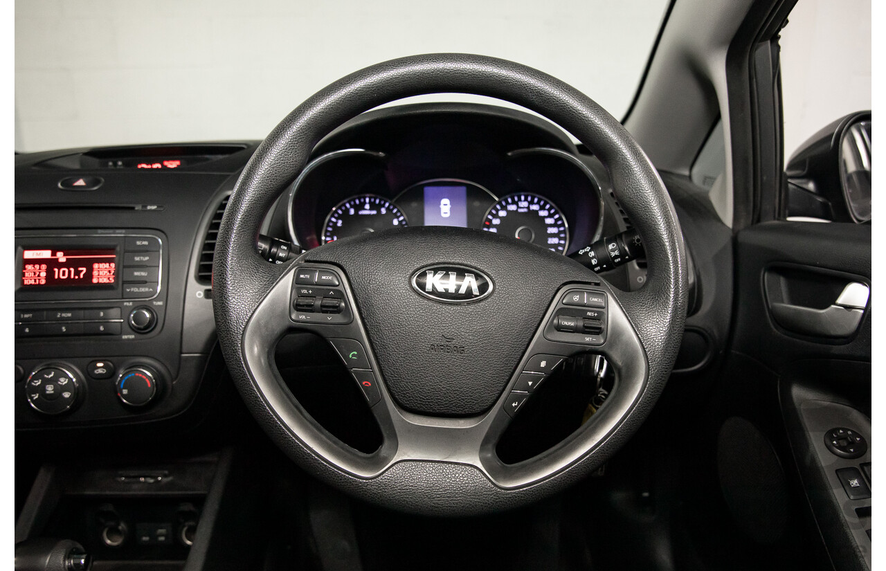 09/2015 Kia Cerato S (FWD) YD MY15 5d Hatchback Silky Silver Metallic 1.8L