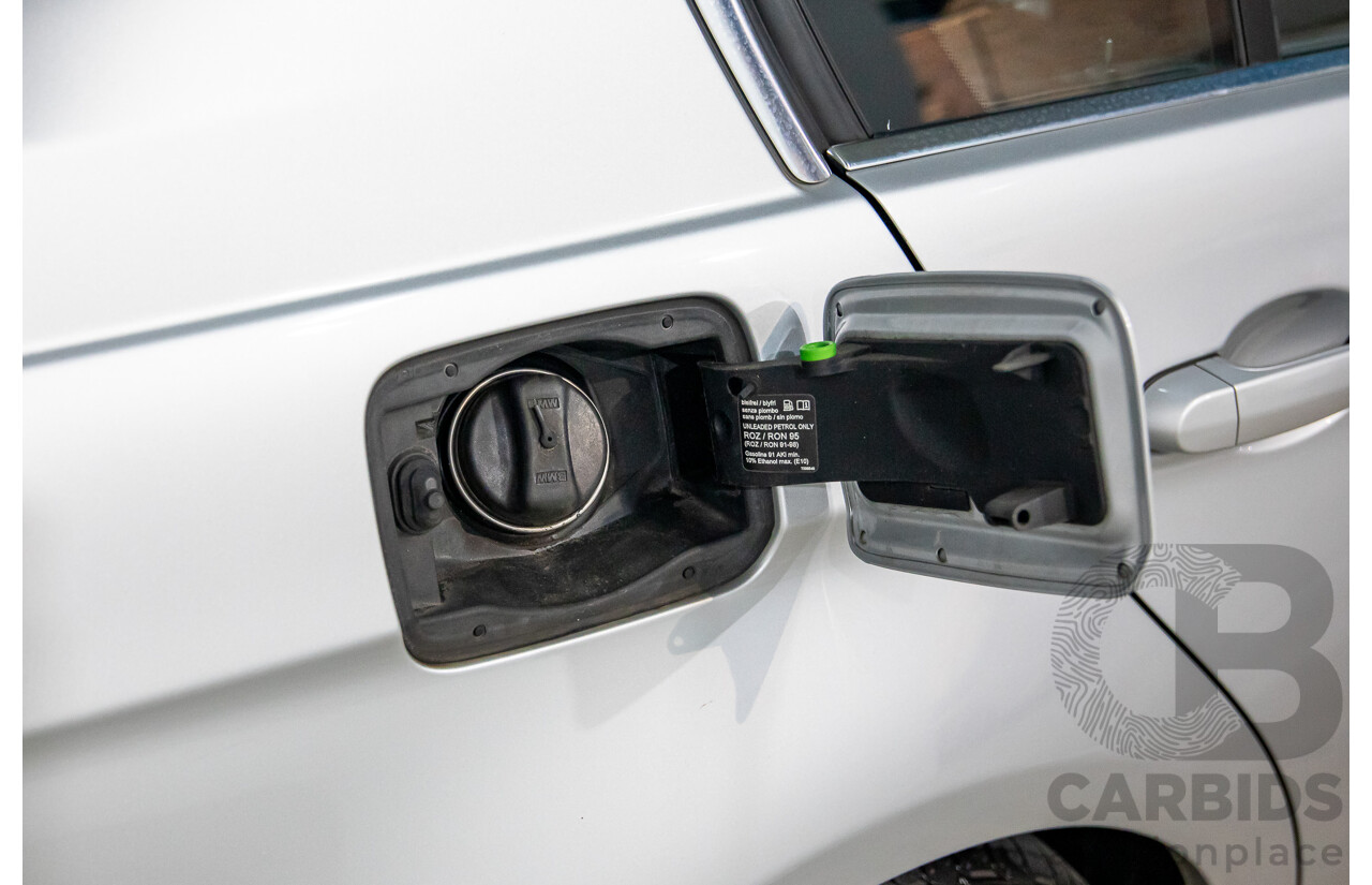 5/2009 BMW 325i E90 MY09 4d Sedan Titanium Silver Metallic 2.5L