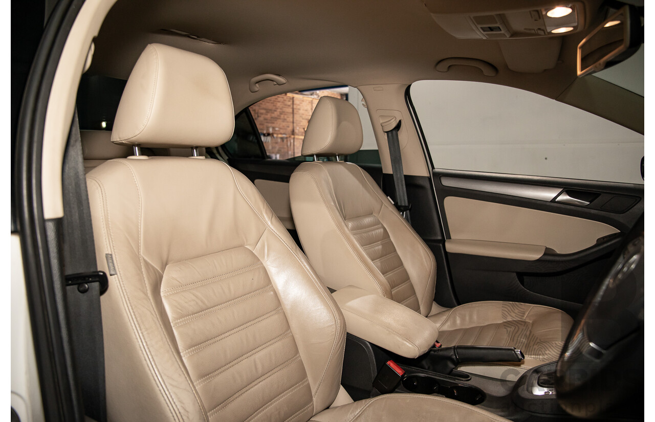 11/2012 Volkswagen Jetta 147 TSI Highline 1KM MY13 4d Sedan Candy White Turbo 2.0L