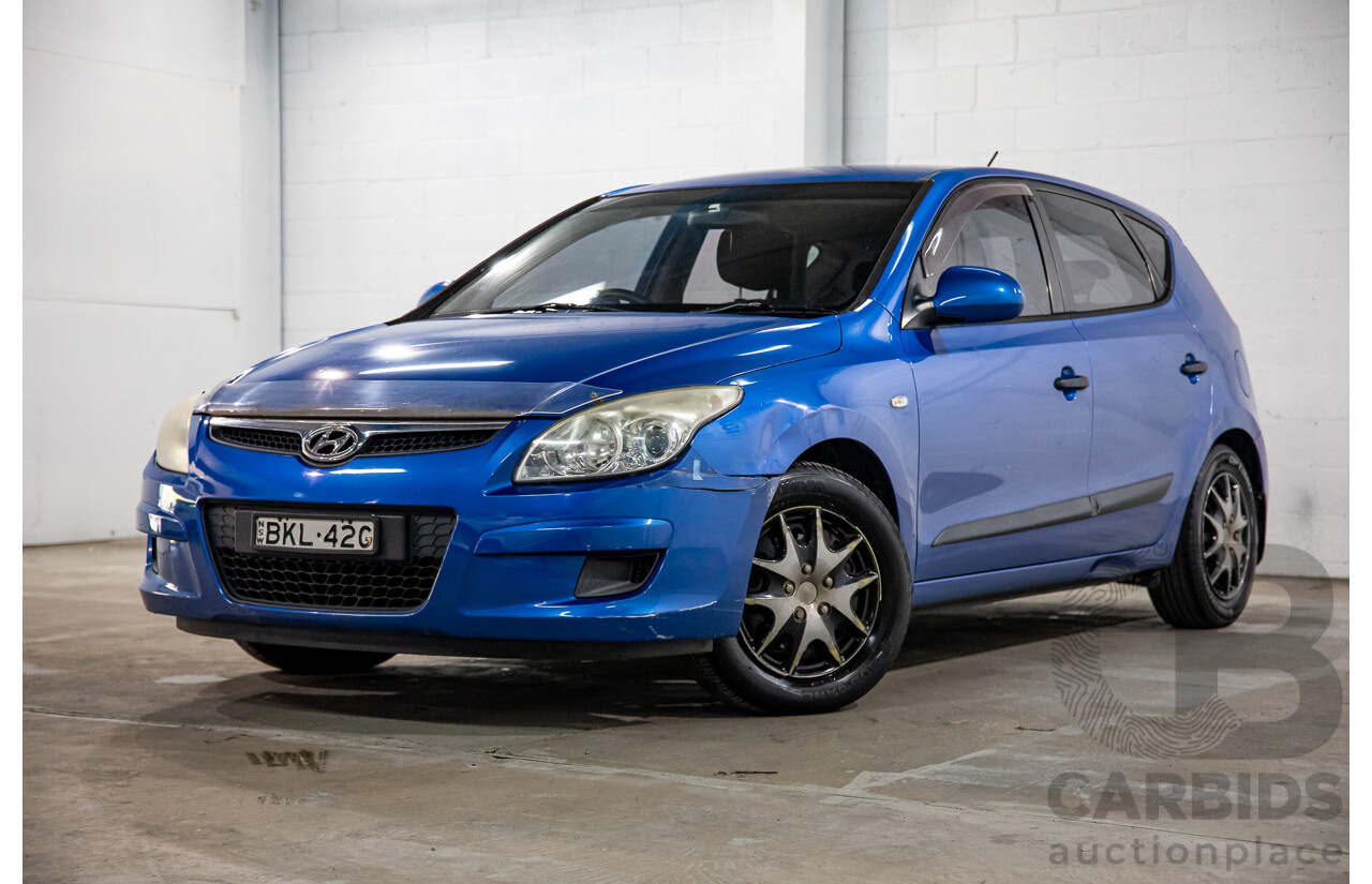 6/2009 Hyundai i30 SX 1.6 CRDi FD MY09 5d Hatchback Vivid Blue Turbo Diesel 1.6L
