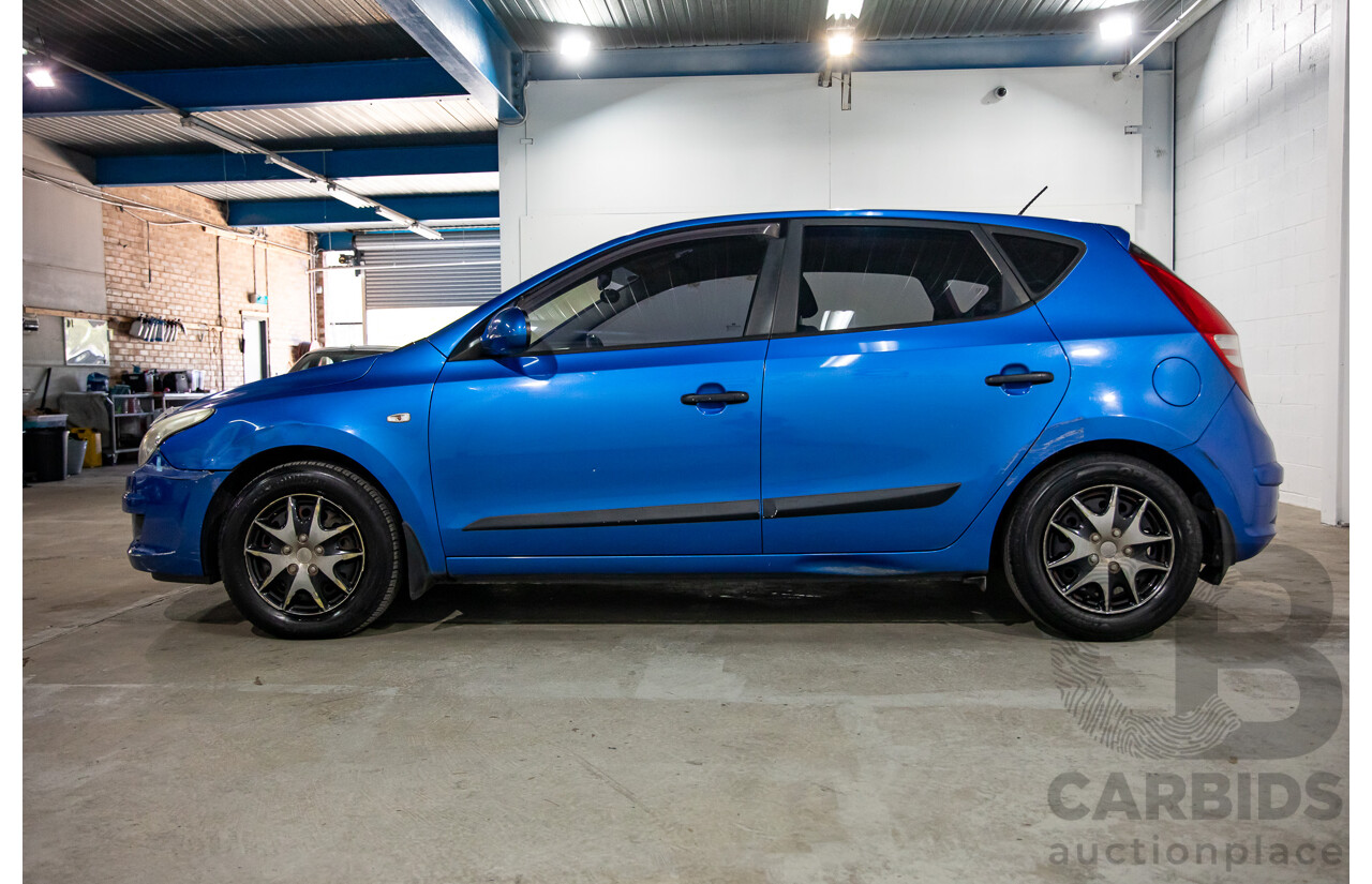 6/2009 Hyundai i30 SX 1.6 CRDi FD MY09 5d Hatchback Vivid Blue Turbo Diesel 1.6L