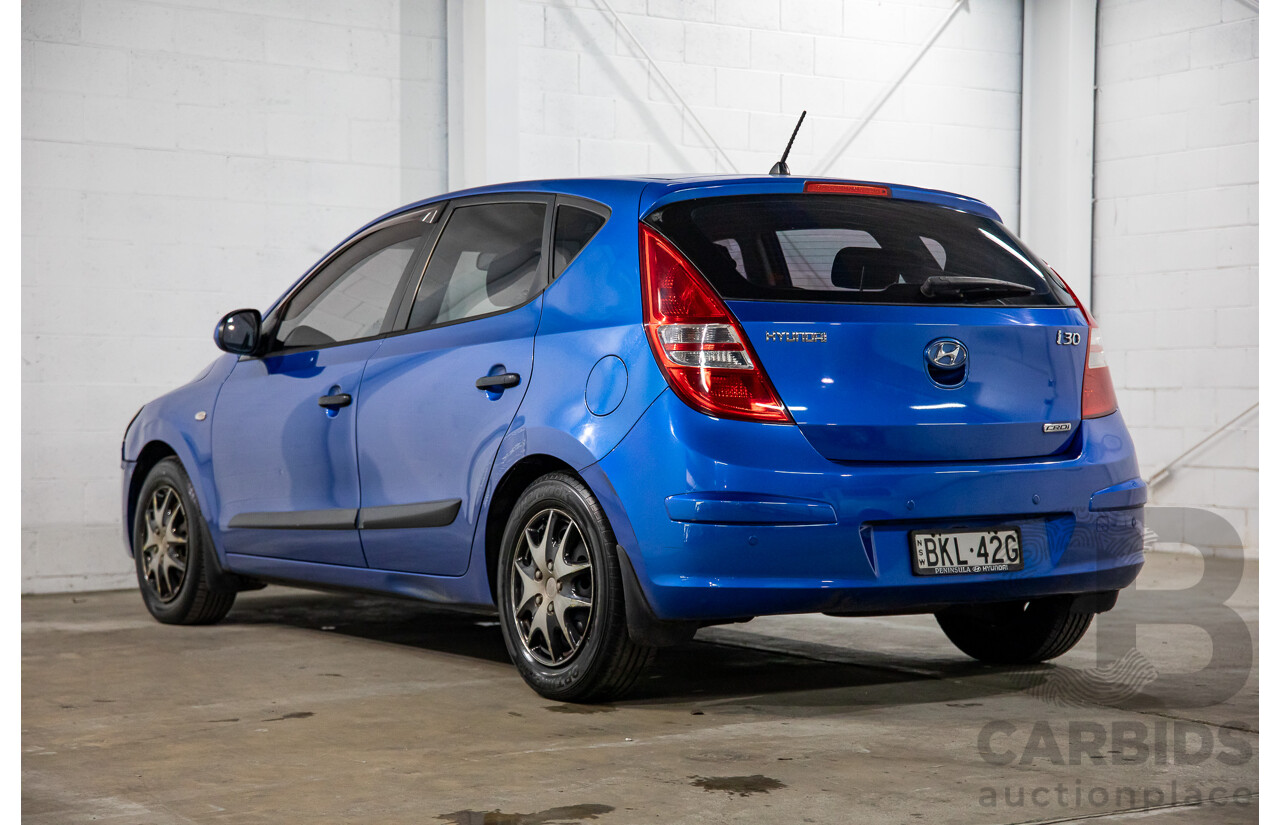 6/2009 Hyundai i30 SX 1.6 CRDi FD MY09 5d Hatchback Vivid Blue Turbo Diesel 1.6L