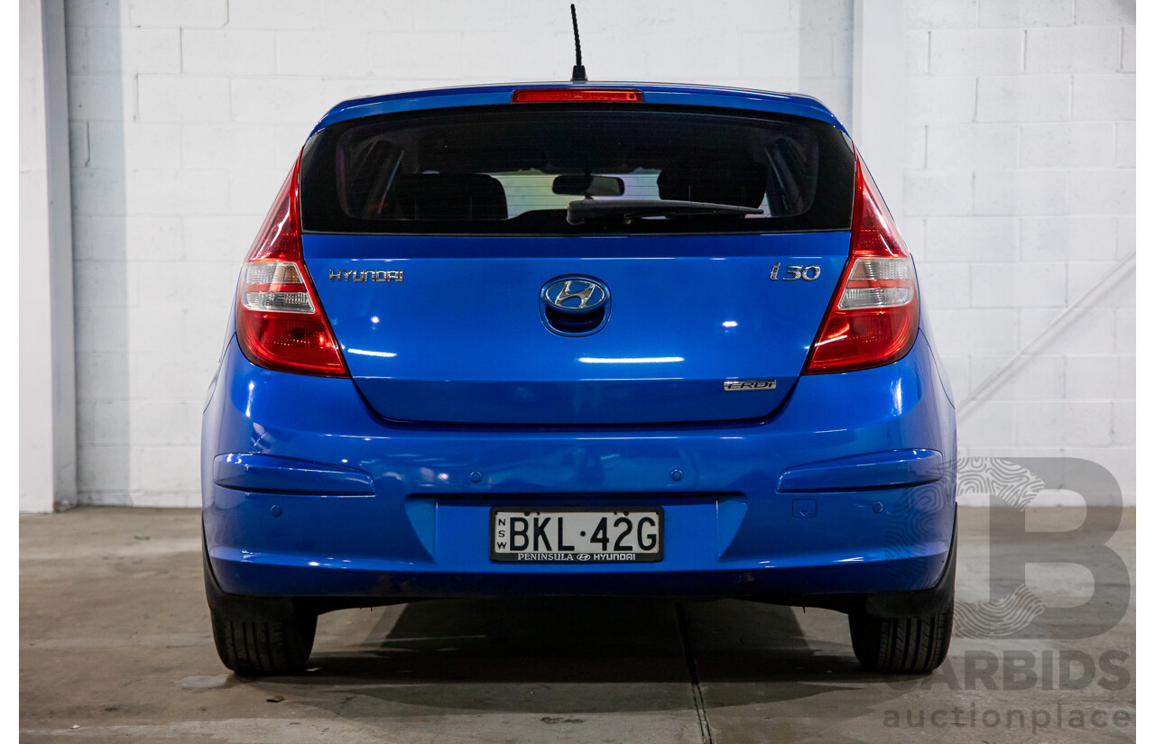 6/2009 Hyundai i30 SX 1.6 CRDi FD MY09 5d Hatchback Vivid Blue Turbo Diesel 1.6L