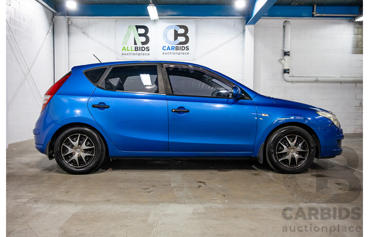 6/2009 Hyundai i30 SX 1.6 CRDi FD MY09 5d Hatchback Vivid Blue Turbo Diesel 1.6L