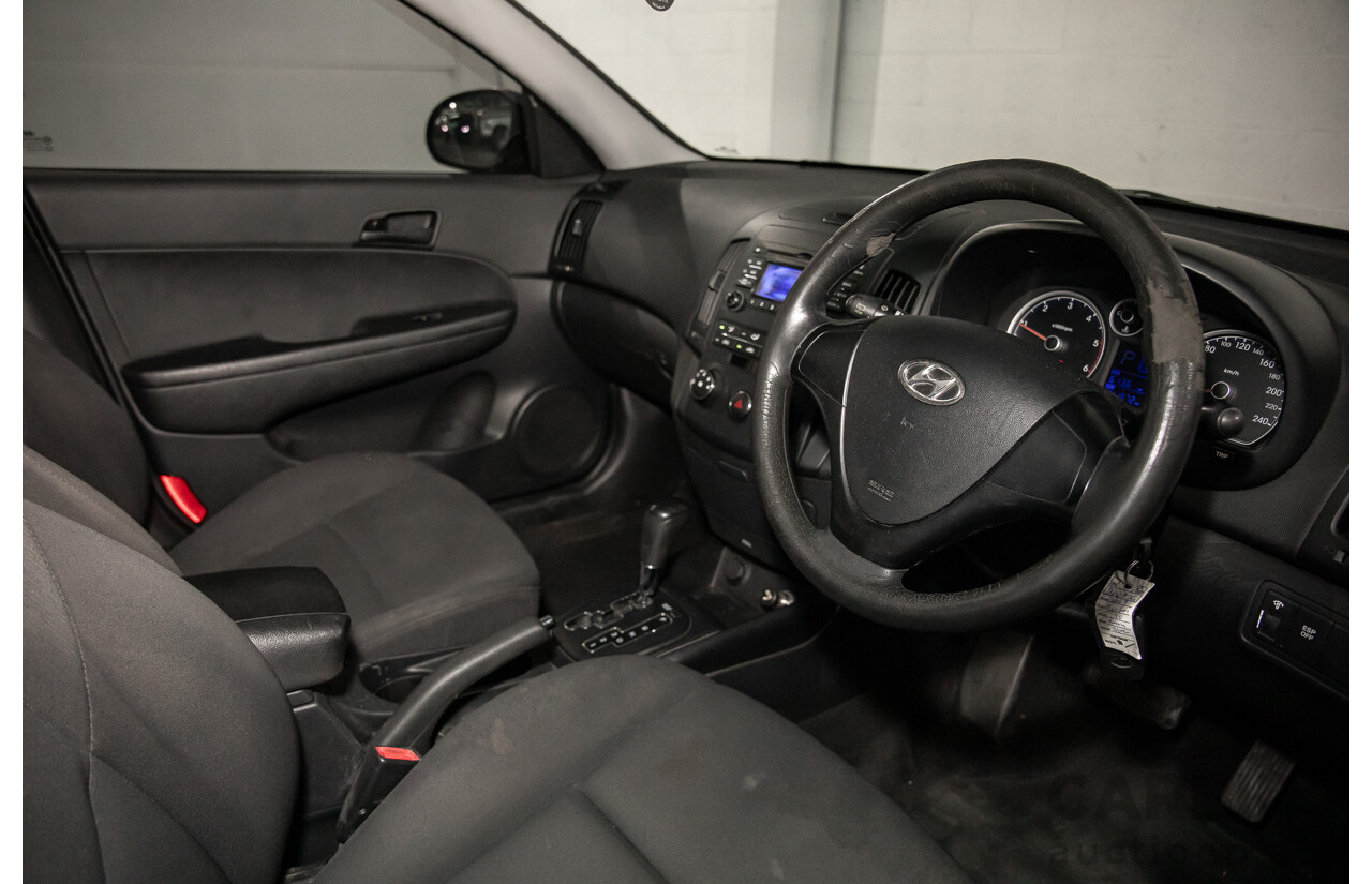 6/2009 Hyundai i30 SX 1.6 CRDi FD MY09 5d Hatchback Vivid Blue Turbo Diesel 1.6L