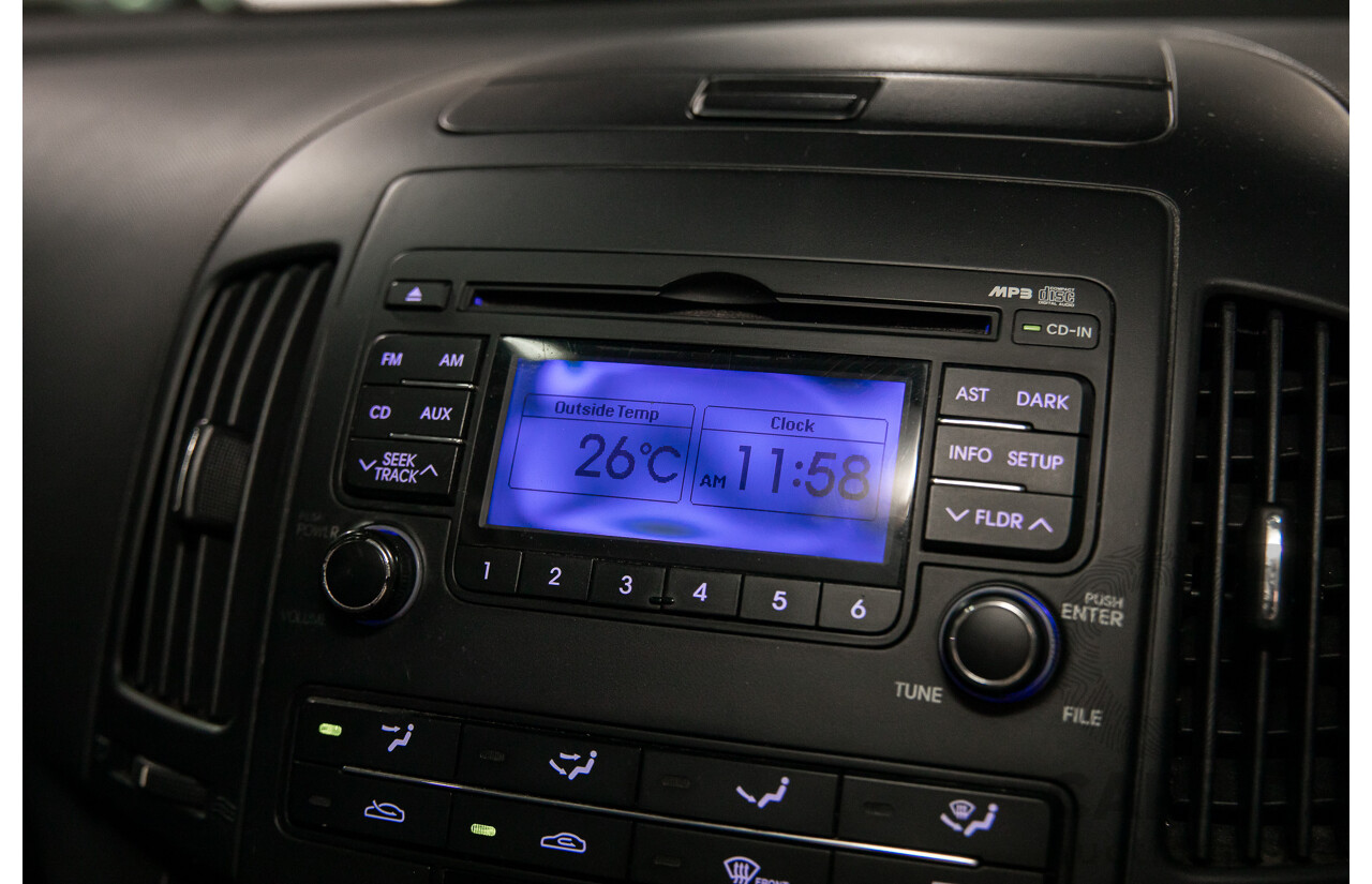 6/2009 Hyundai i30 SX 1.6 CRDi FD MY09 5d Hatchback Vivid Blue Turbo Diesel 1.6L