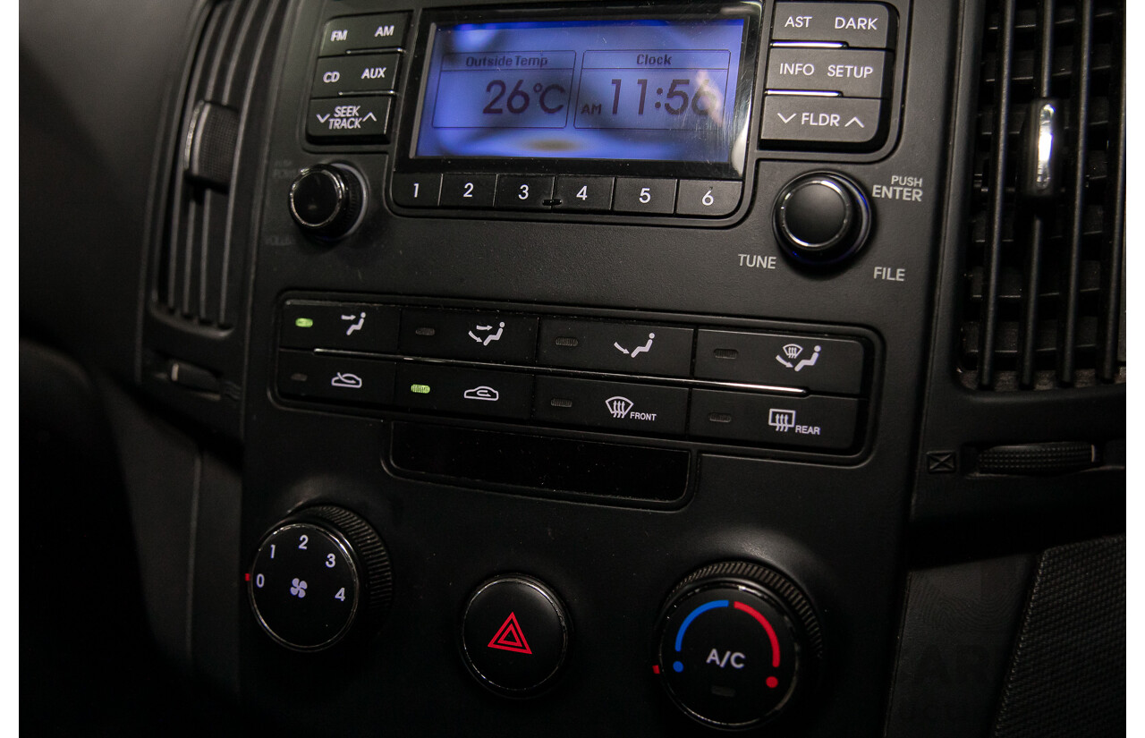 6/2009 Hyundai i30 SX 1.6 CRDi FD MY09 5d Hatchback Vivid Blue Turbo Diesel 1.6L