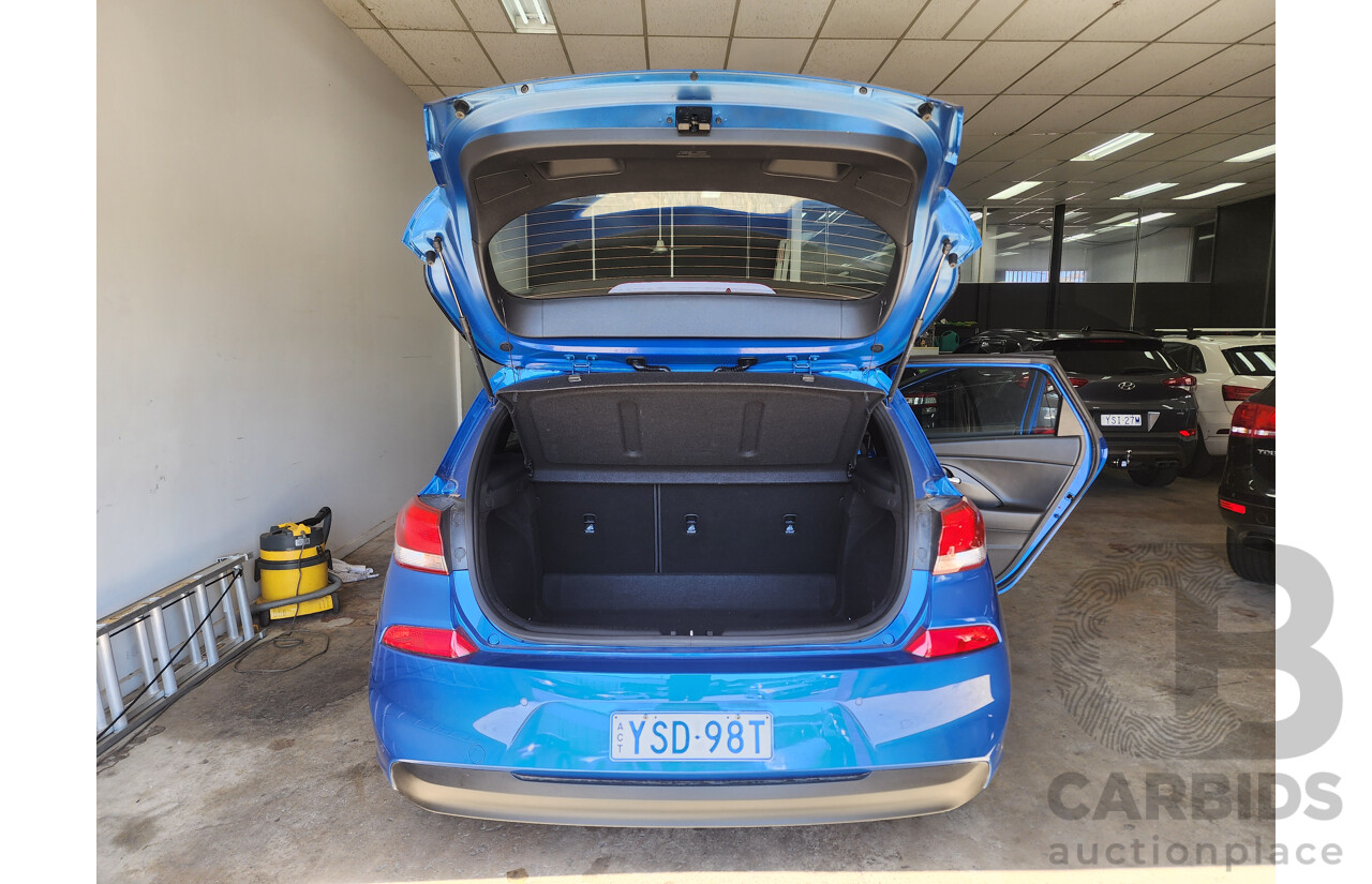 4/2017 Hyundai i30 Active PD MY17 5d Hatchback Blue 2.0L