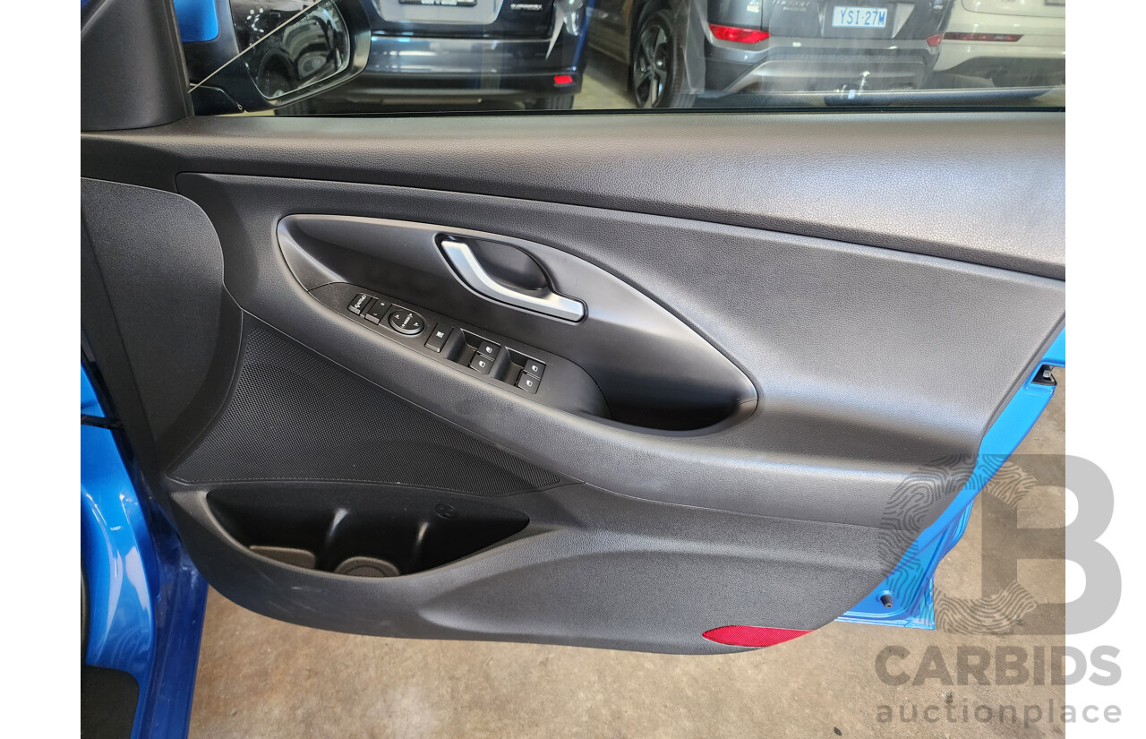 4/2017 Hyundai i30 Active PD MY17 5d Hatchback Blue 2.0L