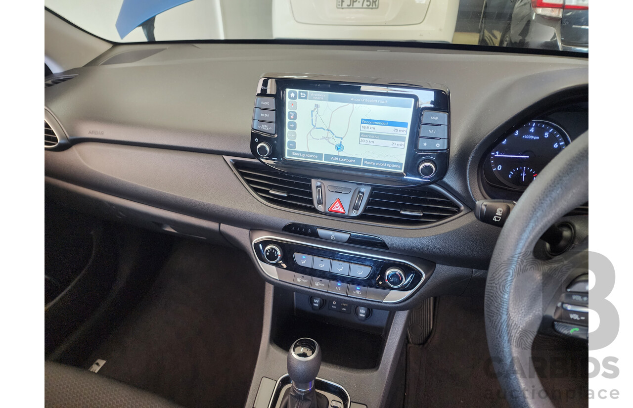 4/2017 Hyundai i30 Active PD MY17 5d Hatchback Blue 2.0L