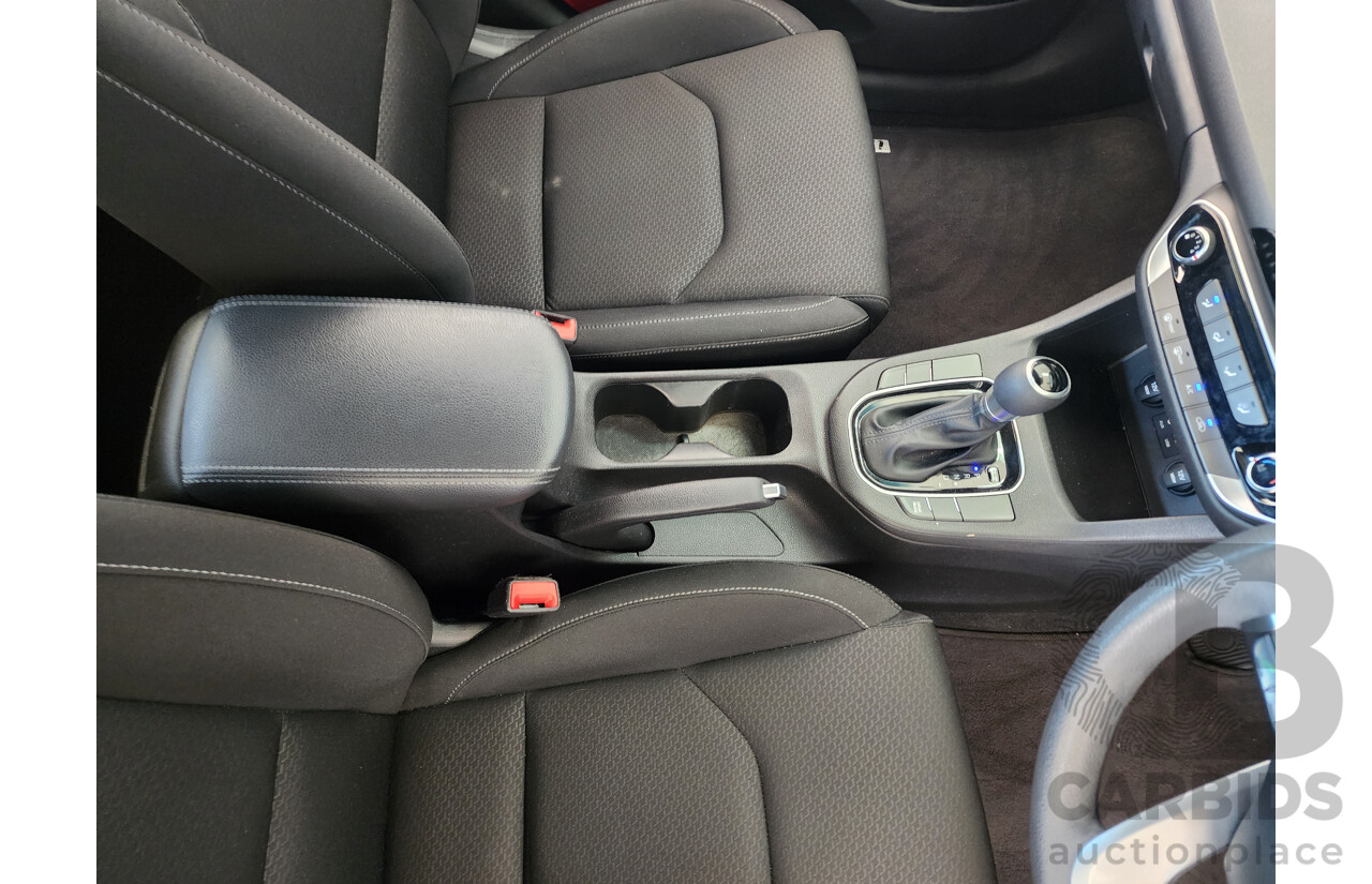 4/2017 Hyundai i30 Active PD MY17 5d Hatchback Blue 2.0L