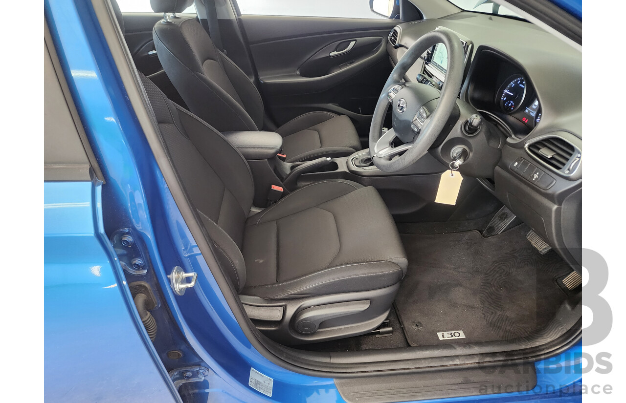 4/2017 Hyundai i30 Active PD MY17 5d Hatchback Blue 2.0L