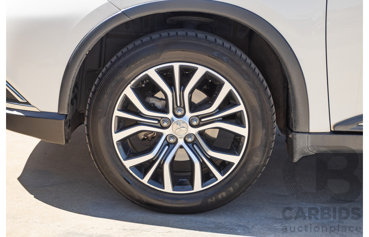 2/2016 Mitsubishi Outlander LS ZK MY16 4D Wagon White 2.0L