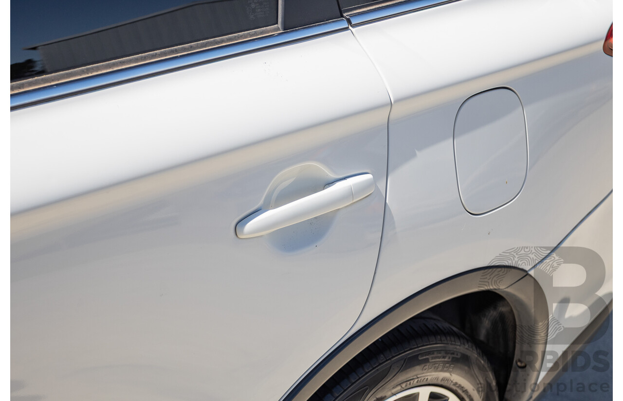 2/2016 Mitsubishi Outlander LS ZK MY16 4D Wagon White 2.0L