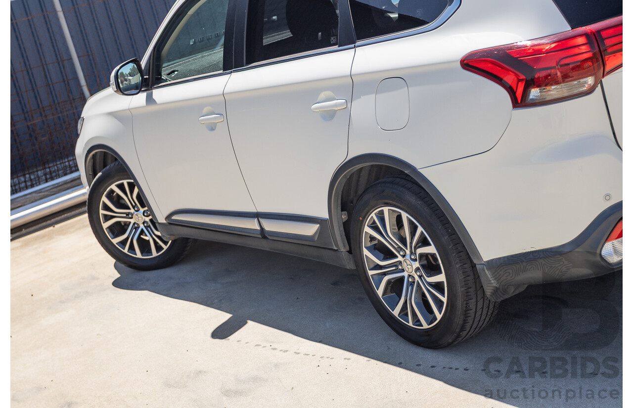 2/2016 Mitsubishi Outlander LS ZK MY16 4D Wagon White 2.0L