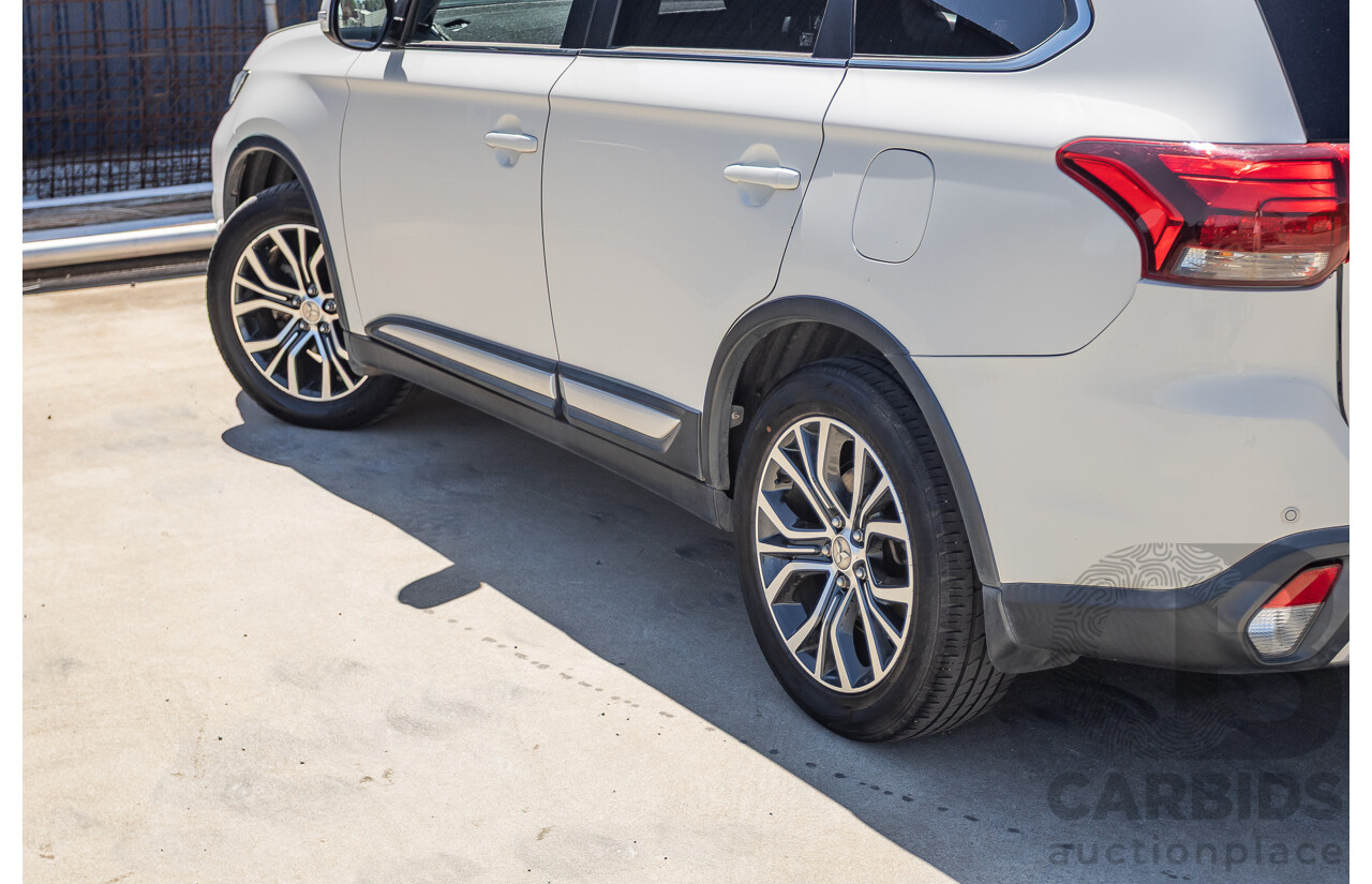 2/2016 Mitsubishi Outlander LS ZK MY16 4D Wagon White 2.0L