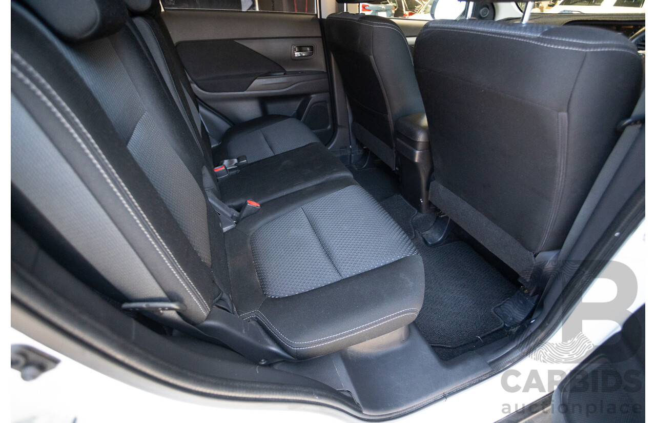 2/2016 Mitsubishi Outlander LS ZK MY16 4D Wagon White 2.0L