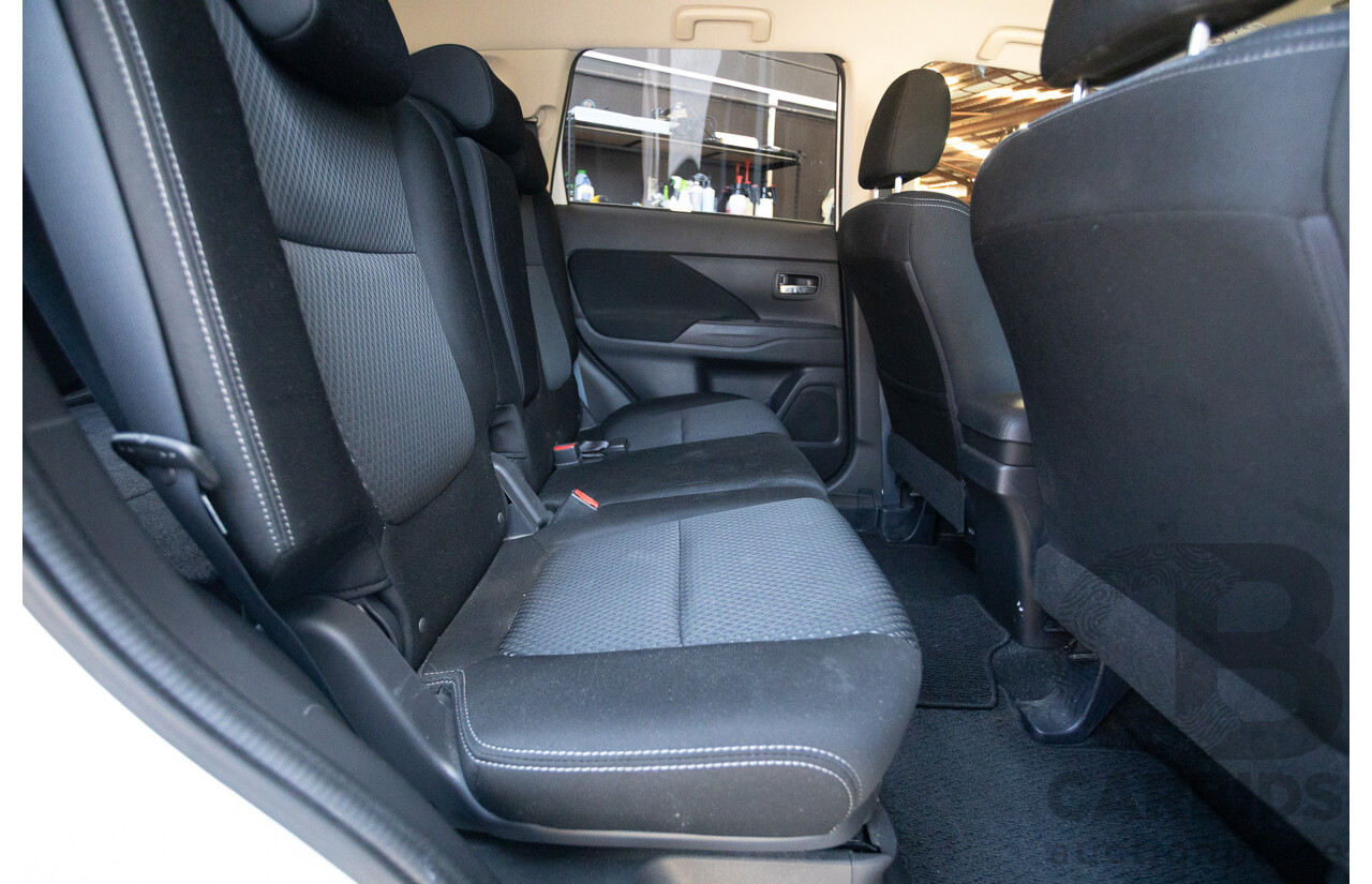 2/2016 Mitsubishi Outlander LS ZK MY16 4D Wagon White 2.0L
