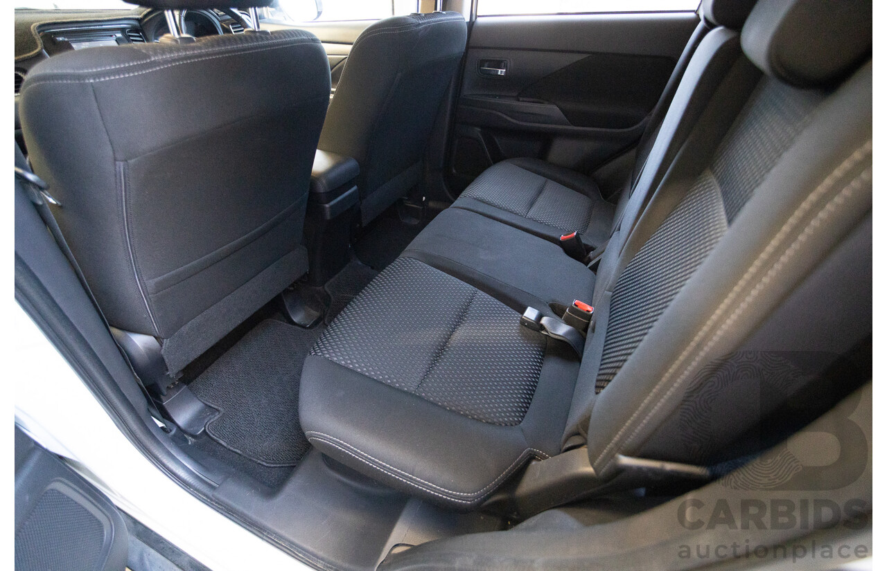 2/2016 Mitsubishi Outlander LS ZK MY16 4D Wagon White 2.0L