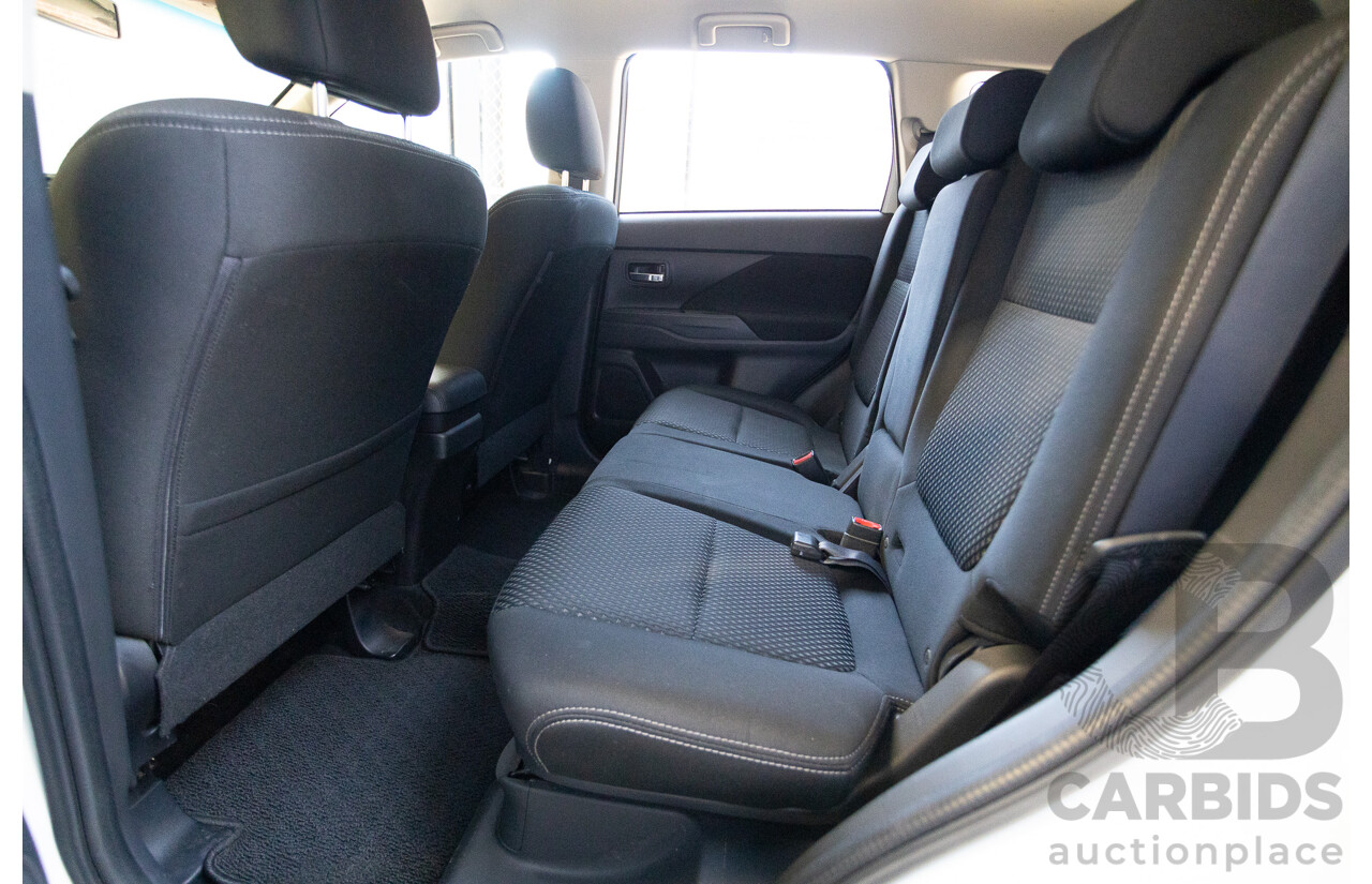 2/2016 Mitsubishi Outlander LS ZK MY16 4D Wagon White 2.0L