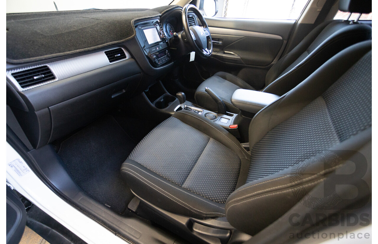 2/2016 Mitsubishi Outlander LS ZK MY16 4D Wagon White 2.0L