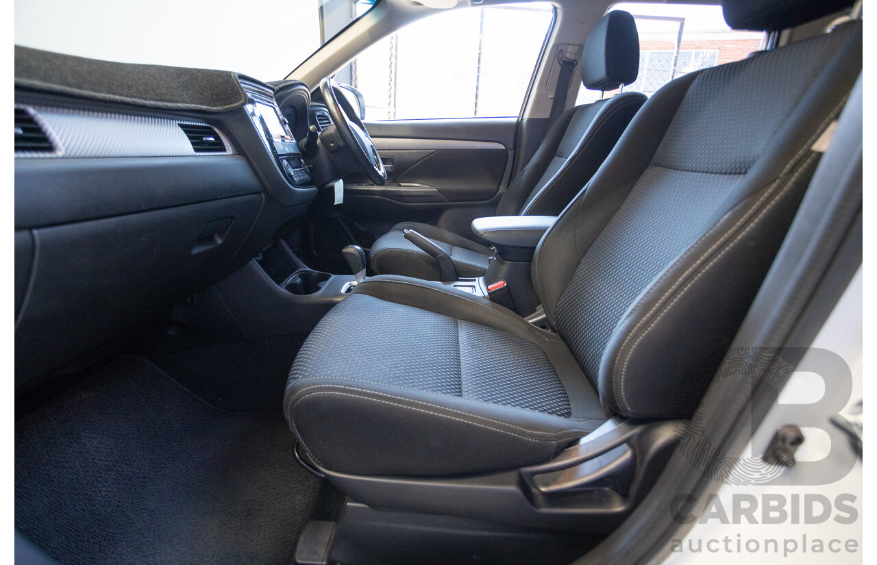 2/2016 Mitsubishi Outlander LS ZK MY16 4D Wagon White 2.0L