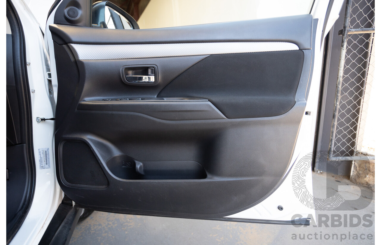 2/2016 Mitsubishi Outlander LS ZK MY16 4D Wagon White 2.0L