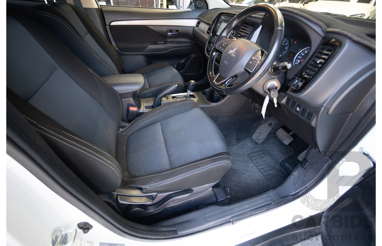 2/2016 Mitsubishi Outlander LS ZK MY16 4D Wagon White 2.0L